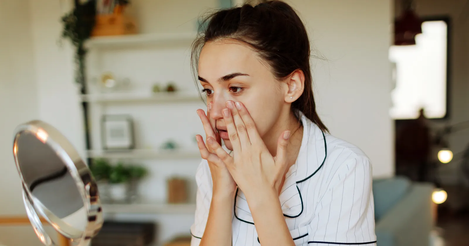 Descubre cómo rejuvenecer tus ojos de manera natural y efectiva