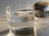 ¿Qué pasa si me lavo la cara con agua y sal?
