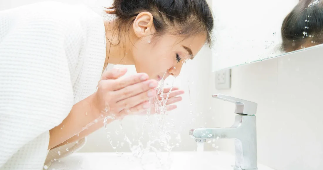 Qué pasa si te lavas la cara con agua fría todas las mañanas